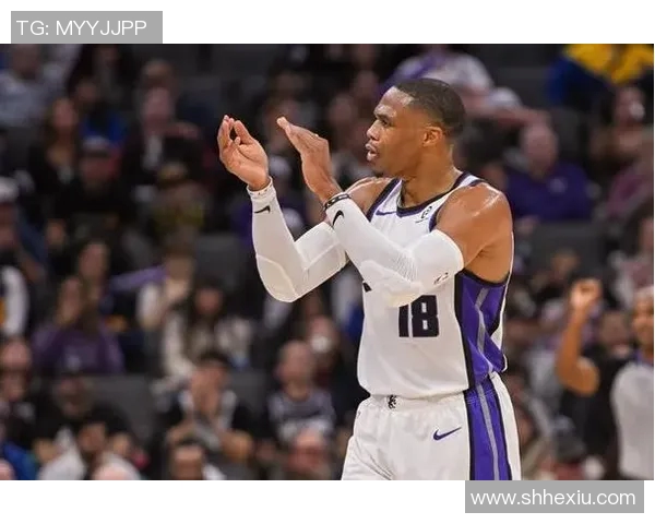 拉塞尔威斯布鲁克的篮球传奇之路与职业生涯的辉煌成就探讨